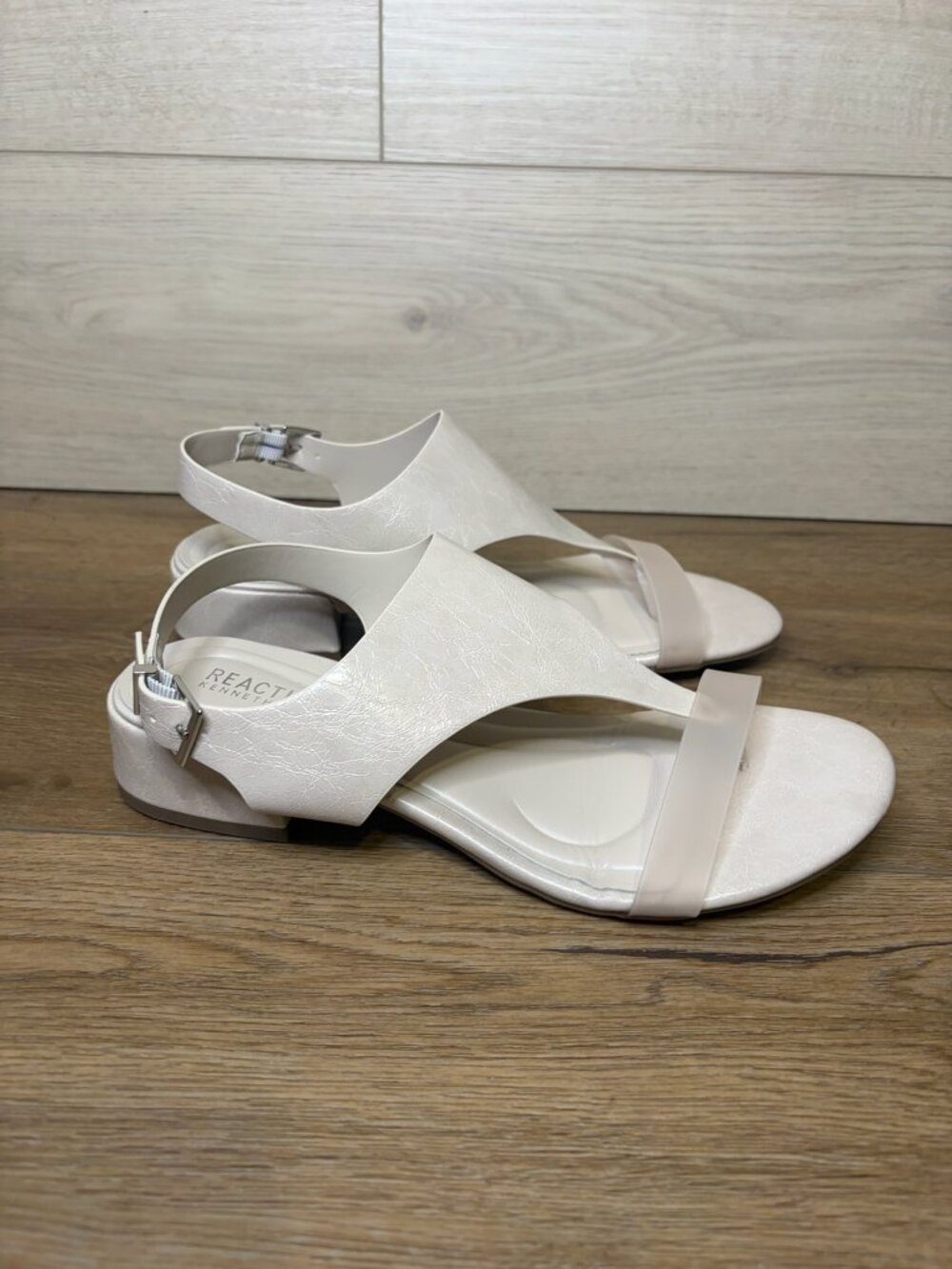 Reaction by Kenneth Cole Kure Strappy Ankle Strap Sandals Gray Size 9M